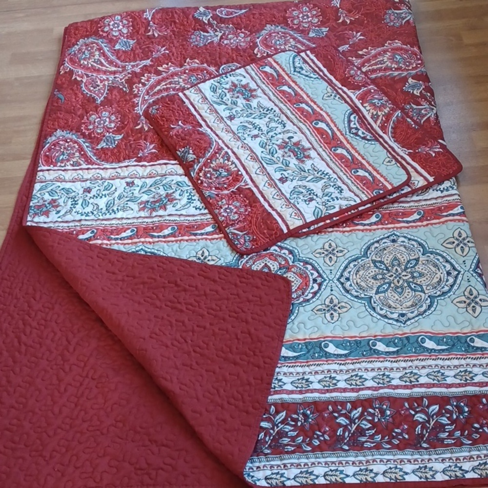Paisley quilt bedspread full size 86x86 reversible with pillow shams